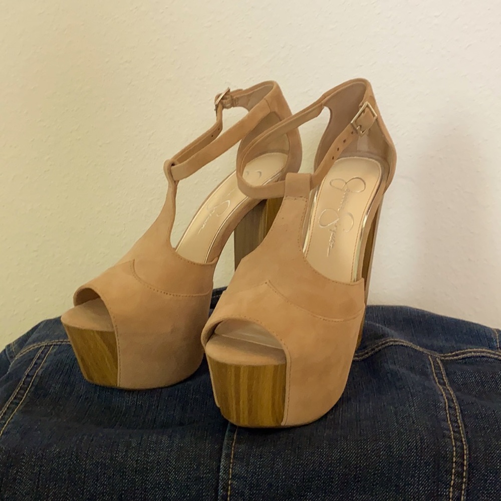 NWOT. Jessica Simpson Dany platform heels